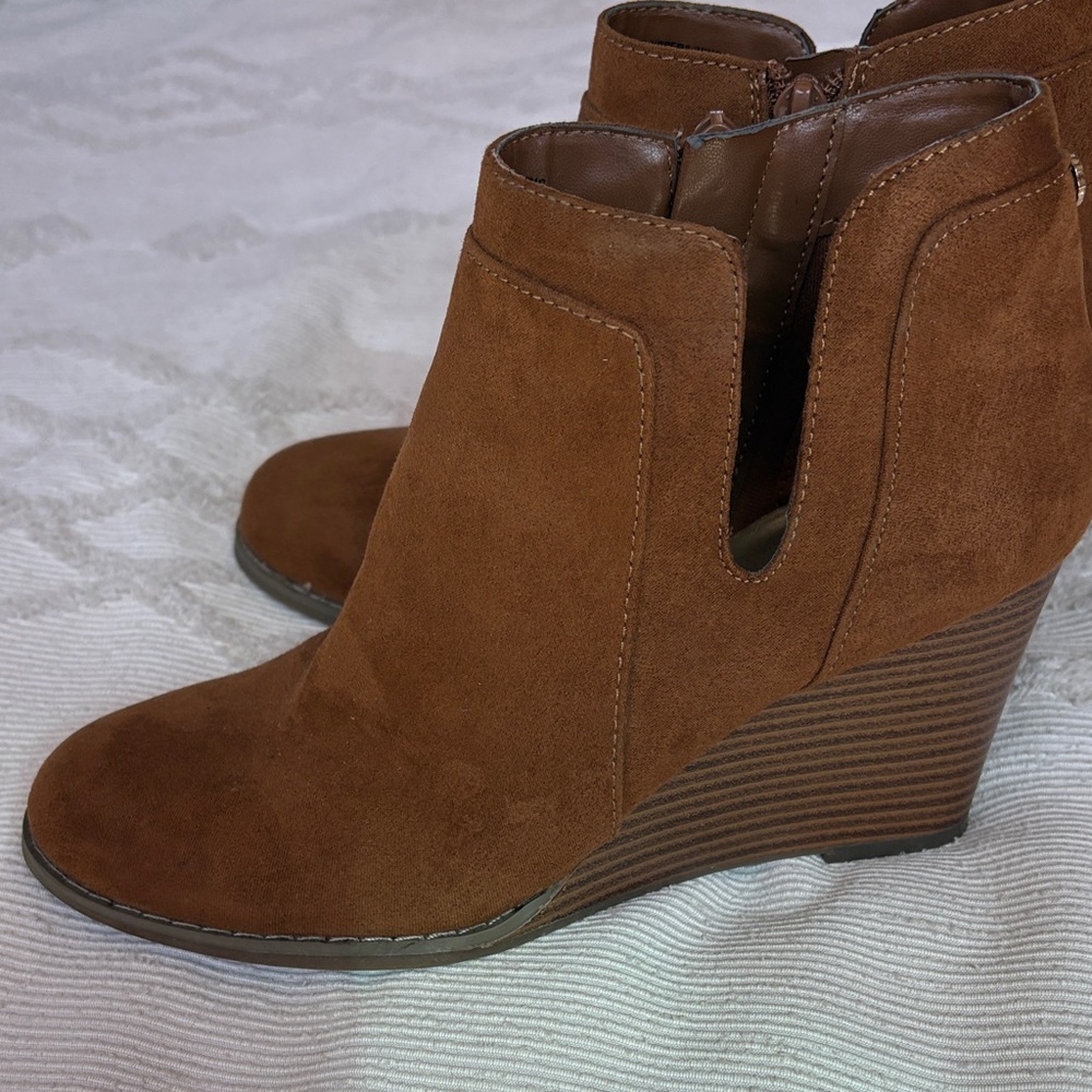 Elegant Tan Faux Suede Ann Klein Ankle Booties